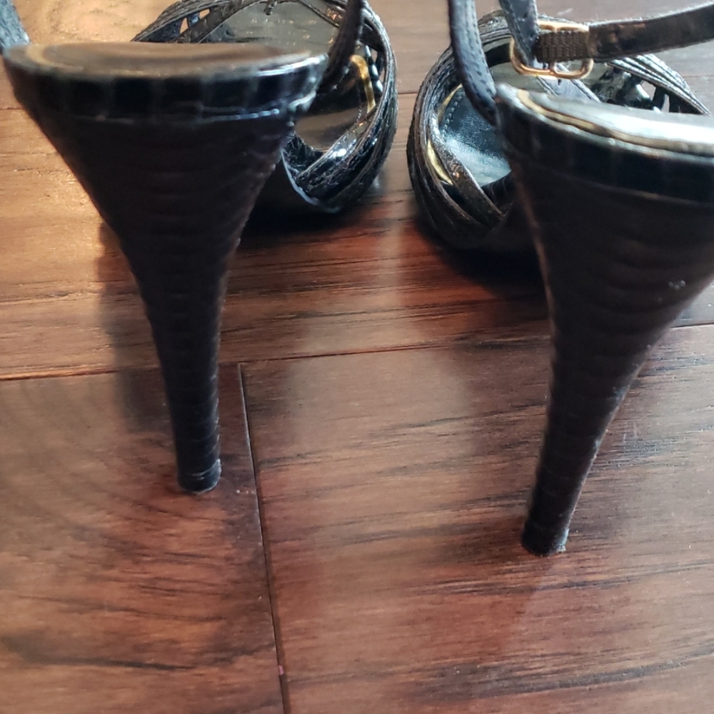 Heels - Picture 3 of 3